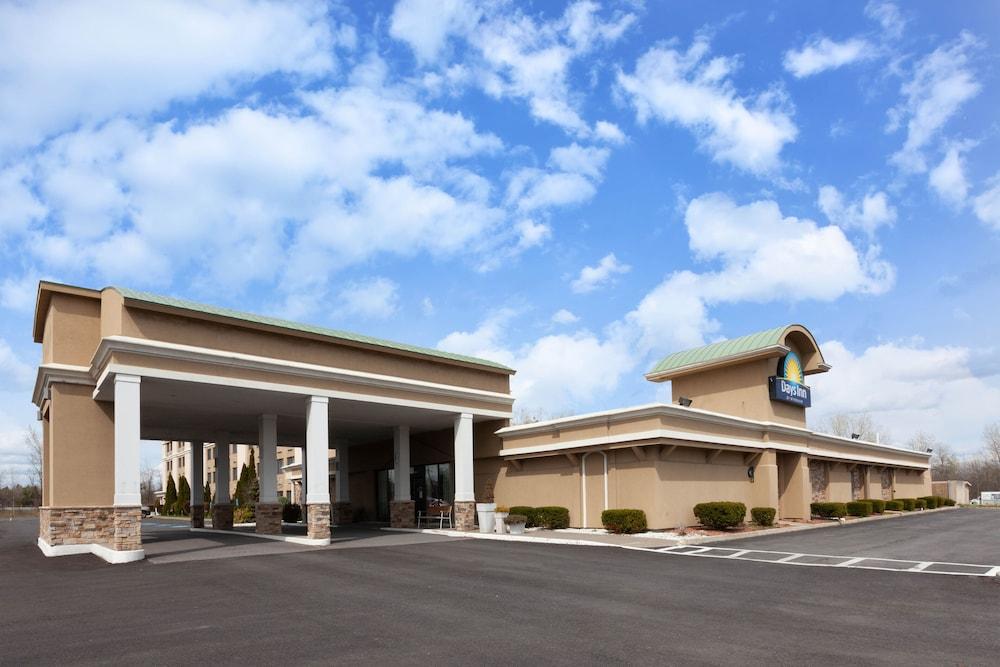 Days Inn By Wyndham Plattsburgh Exterior foto