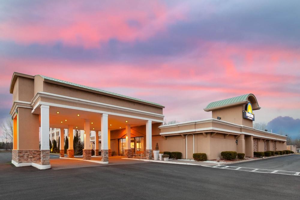 Days Inn By Wyndham Plattsburgh Exterior foto